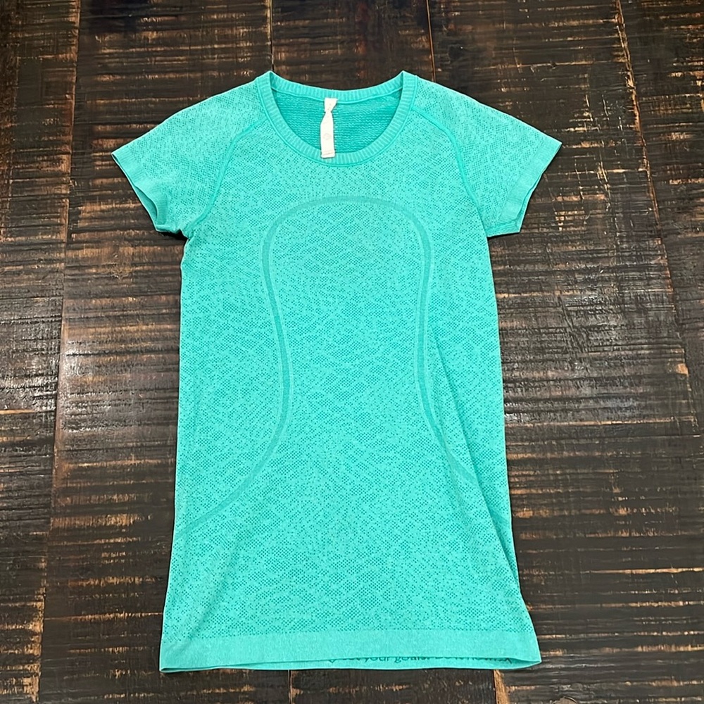LULULEMON top